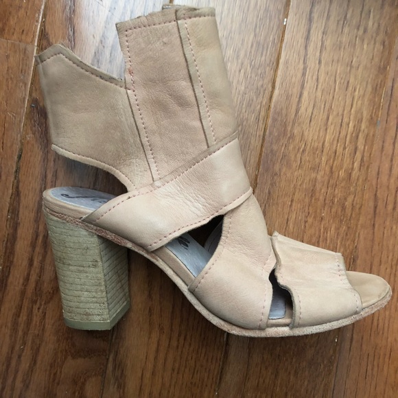 Free People Shoes - Free People Leather Nude Heels